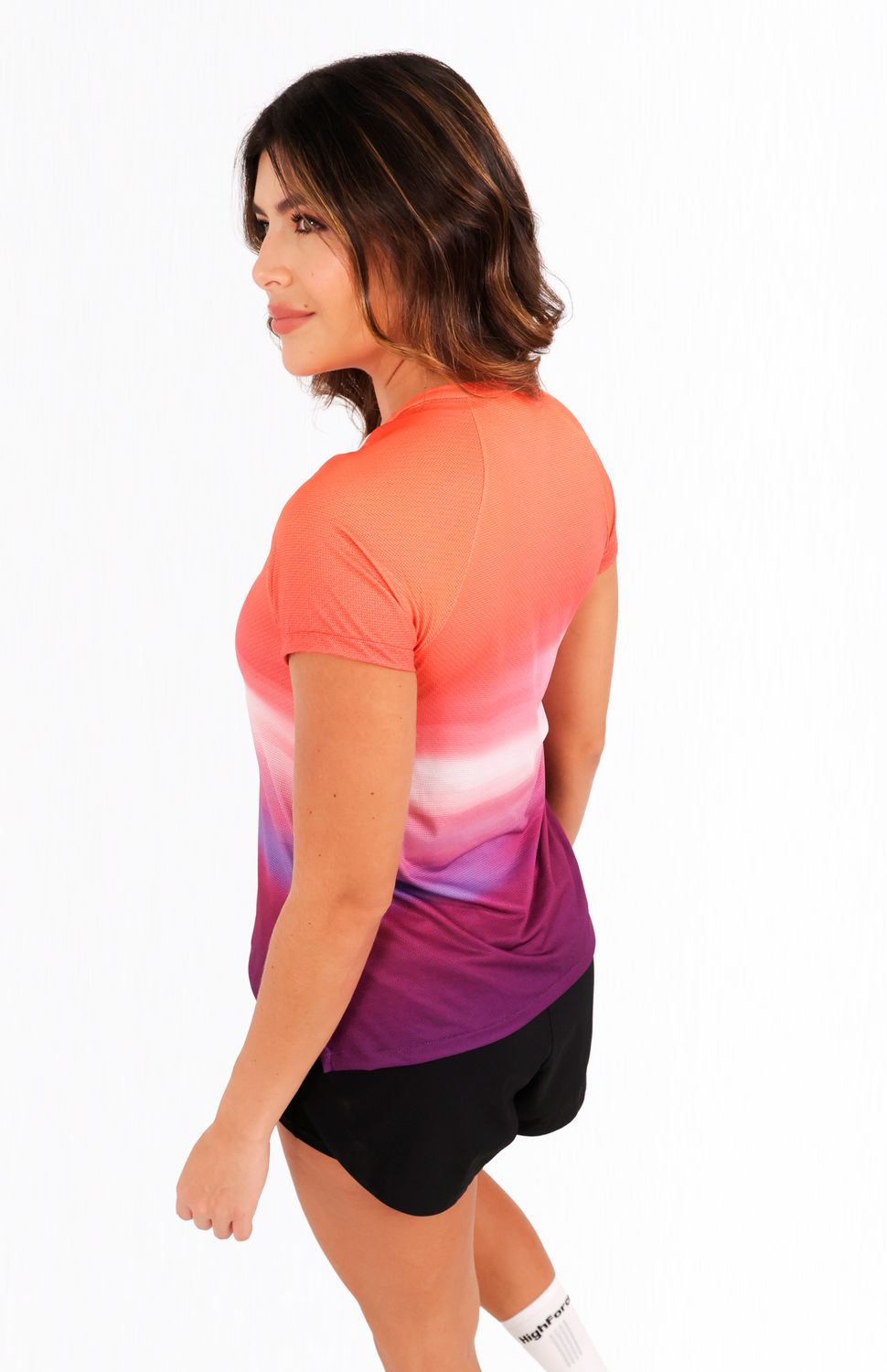 Corre sin límites con nuestra camiseta running manga corta ,gracias nuestro tejido microperforado de alta ventilación que mantiene tu cuerpo fresco mientras corres . Su fit semiajustado se adapta a tu movimiento sin restringir, ideal tambien para pesas o crossfit . su manga tiene un diseño exclusivo que se ajusta a el fit de tu cuerpo evitando rozaduras Material de secado rápido que distrubuye la humedad de manera uniforme ,reflectivos frontales para visibilidad extra en entrenamientos en exteriores y condiciones de baja visibilidad.
Ideal para: Gym, crossfit, running, entrenamiento funcional.
 
 https://static.wixstatic.com/media/02498f_7cd98df4b731458b902e0eaddef97d81~mv2.jpg 
 80000 
 true 
 765474163,574087863,573463925