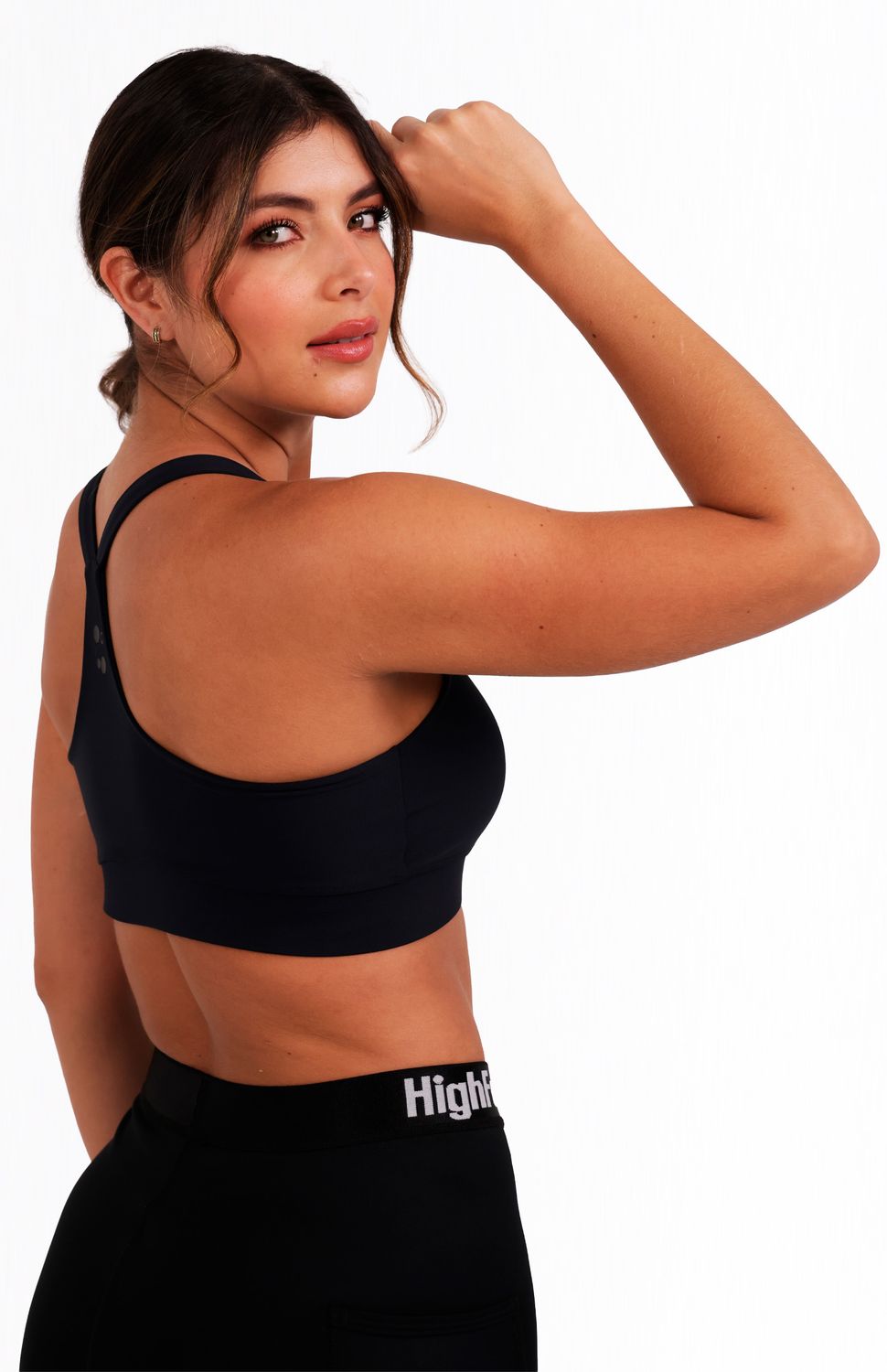 Top de entrenamiento diseñado para brindar comodidad y soporte durante tus sesiones de ejercicio. Confeccionado en tejido compresivo de doble capa que ofrece un ajuste seguro , soporte medio ideal para entrenamientos variados,terminaciones sin sesgos ni costuras para evitar roces e irritaciones,diseño anatómico que se adapta al cuerpo,transpirable y de secado rápido,máxima comodidad durante el movimiento.
Perfecto para Yoga, Pilates, Gym, Running y Entrenamientos de intensidad moderada a alta.
https://static.wixstatic.com/media/02498f_afff79092b954904ad2d0819340830eb~mv2.jpg
60000
true
765474163,574087863,573463925
https://video.wixstatic.com/video/02498f_10ba08c91c984fdeb58e9fa738887c99/1080p/mp4/file.mp4