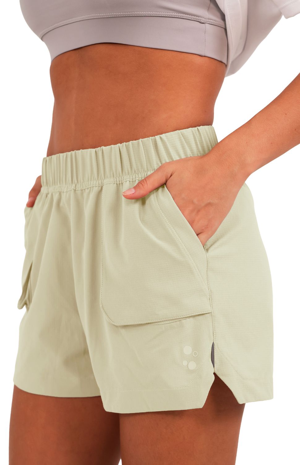 El equilibrio perfecto entre deportivo y casual. Este short te acompaña del gym a la calle sin perder estilo ni funcionalidad,sus bolsillos tipo cargo delanteros amplios y prácticos,con el toque de moda perfecto
tela en textura cuadriculada que aporta personalidad y diseño único, prenda versátil pensado para verte bien dentro y fuera del entrenamiento, combina comodidad deportiva, con estética urbana, look casual-deportivo ideal para tu rutina activa diaria.
Perfecto para quienes buscan prendas multifuncionales que se adapten a su estilo de vida dinámico.Úsalo en el gym, para salir a caminar o en tus planes casuales, funcionalidad y estilo en una sola prenda.
 
 
 100000 
 true 
 765474163,574087863,573463925 
 https://video.wixstatic.com/video/02498f_876853f1a8774d55a48cbe6dd4423d1c/1080p/mp4/file.mp4