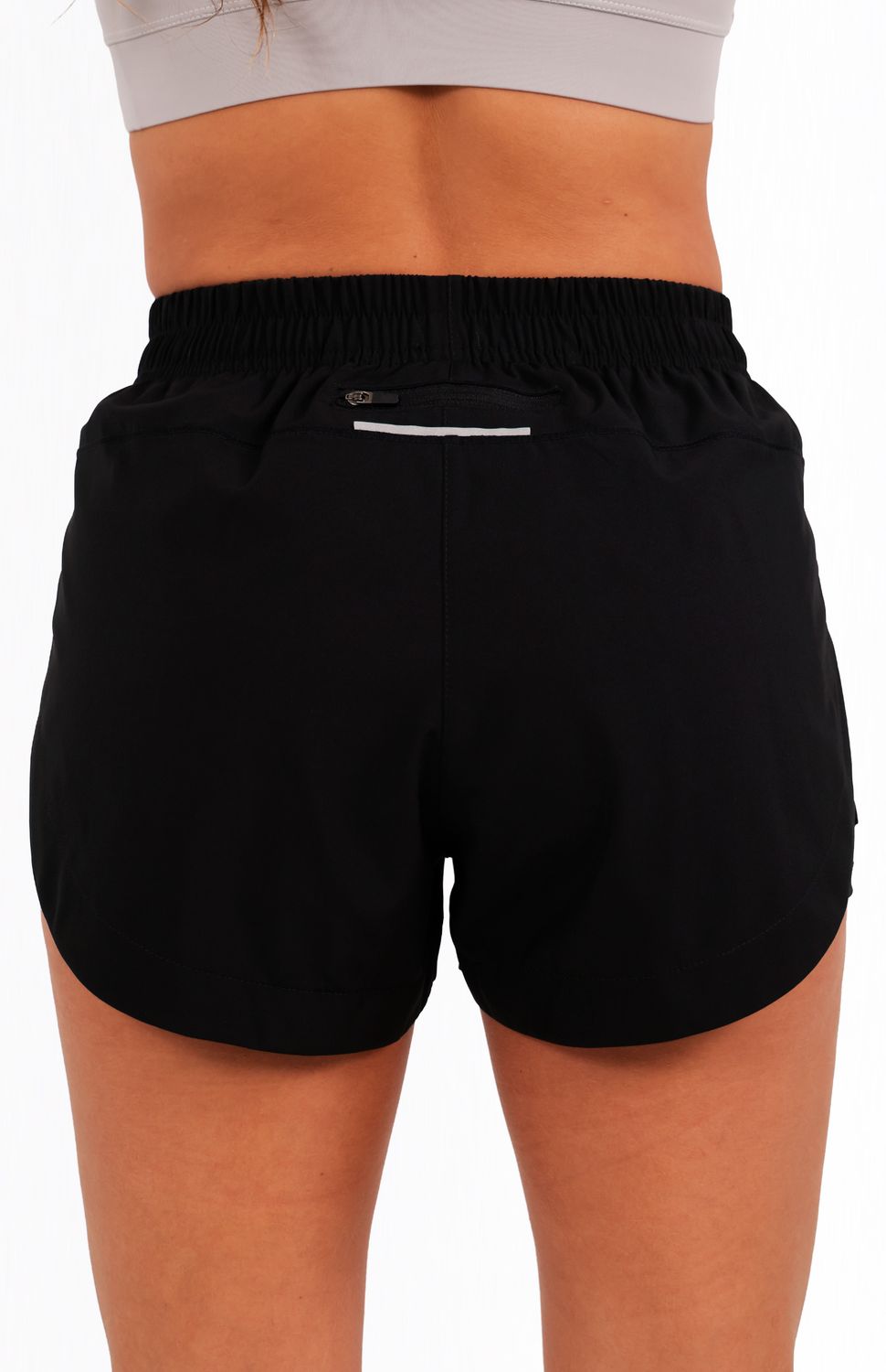 El aliado perfecto para tus entrenamientos.Este short combina rendimiento y funcionalidad en un diseño pensado para corredoras exigentes.Gracias a el boxer compresivo integrado que brinda soporte muscular y reduce la vibración y bolsillos laterales diseñados para llevar tu celular de forma segura,tela liviana antifluido de secado rápido, bolsillo posterior con cierre para tus llaves o tarjetas, aberturas laterales que mejoran la amplitud de movimiento en cada zancada y detalles reflectivos para mayor visibilidad y seguridad.
Ideal para entrenamientos intensos, carreras largas o sesiones de velocidad.Comodidad, soporte y practicidad en cada kilómetro
 
 https://static.wixstatic.com/media/02498f_41630a176051429181720ba462a6e9eb~mv2.jpg 
 80000 
 true 
 765474163,574087863,573463925 
 https://video.wixstatic.com/video/02498f_590a60d960b34a119b5053a6804d0159/1080p/mp4/file.mp4