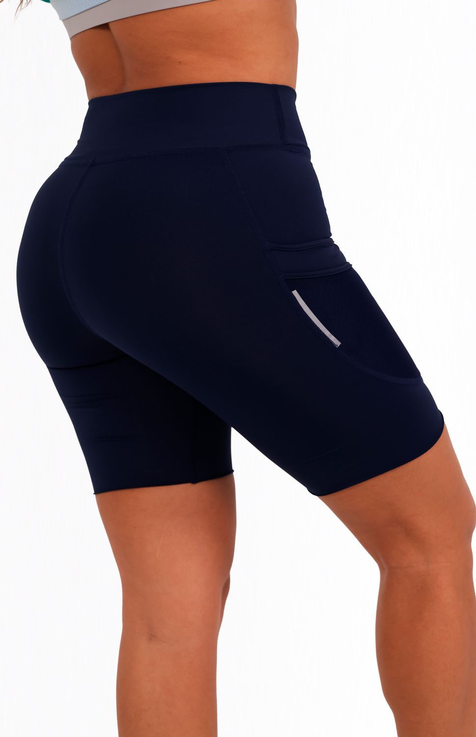 Licra de alto rendimiento diseñada específicamente para runners que buscan comodidad y funcionalidad,confeccionada en tejido compresivo liviano que favorece la circulación y reduce la fatiga muscular,bolsillos laterales para almacenamiento seguro,sin costuras en ruedo para mayor comodidad,siliconado interno en contorno de pierna que evita deslizamientos,pretina anatómica que se ajusta perfectamente al cuerpo,detalles reflectivos para mayor visibilidad y seguridad.
 
 https://static.wixstatic.com/media/02498f_0d83fa3c7b6742759cd383785bf2d9d9~mv2.jpg 
 100000 
 true 
 765474163,574087863,573463925 
 https://video.wixstatic.com/video/02498f_9ad6272f5c2e424d808bdff5b8a75102/1080p/mp4/file.mp4