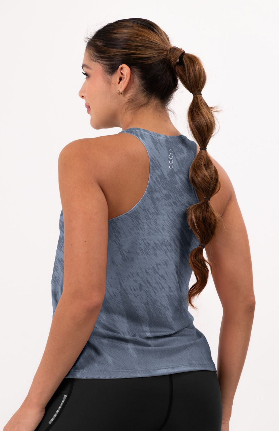 Camiseta sisa en tejido microperforado ultraliviano. Diseñada para máxima ventilación y comodidad mientras sumas Kms gracias a su tecnologia de secado rápido siempre estaras fresca, detalles reflectivos frontales
libertad total de movimiento.
Ideal para Gym, Running, Yoga y CrossFit.
 
 
 85000 
 true 
 765474163,574087863,573463925