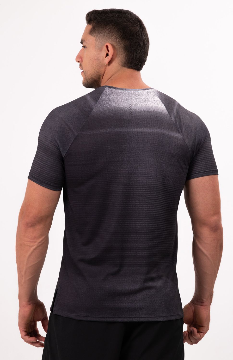 Corre sin límites con nuestra camiseta running manga corta, gracias a nuestro tejido microperforado de alta ventilación que mantiene tu cuerpo fresco mientras corres. Su fit semiajustado se adapta a tu movimiento sin restringir, ideal tambien para pesas o crossfit . Material de secado rápido que distrubuye la humedad de manera uniforme, reflectivos frontales para visibilidad extra en entrenamientos en exteriores y condiciones de baja visibilidad.
Ideal para: Gym, Crossfit, Running, Entrenamiento funcional.
 
 "https://static.wixstatic.com/media/02498f_27d904e222294eb1b19fd8b99eaa6fb9~mv2.jpg" 
 86000 
 true 
 765474163,574087863,573463925