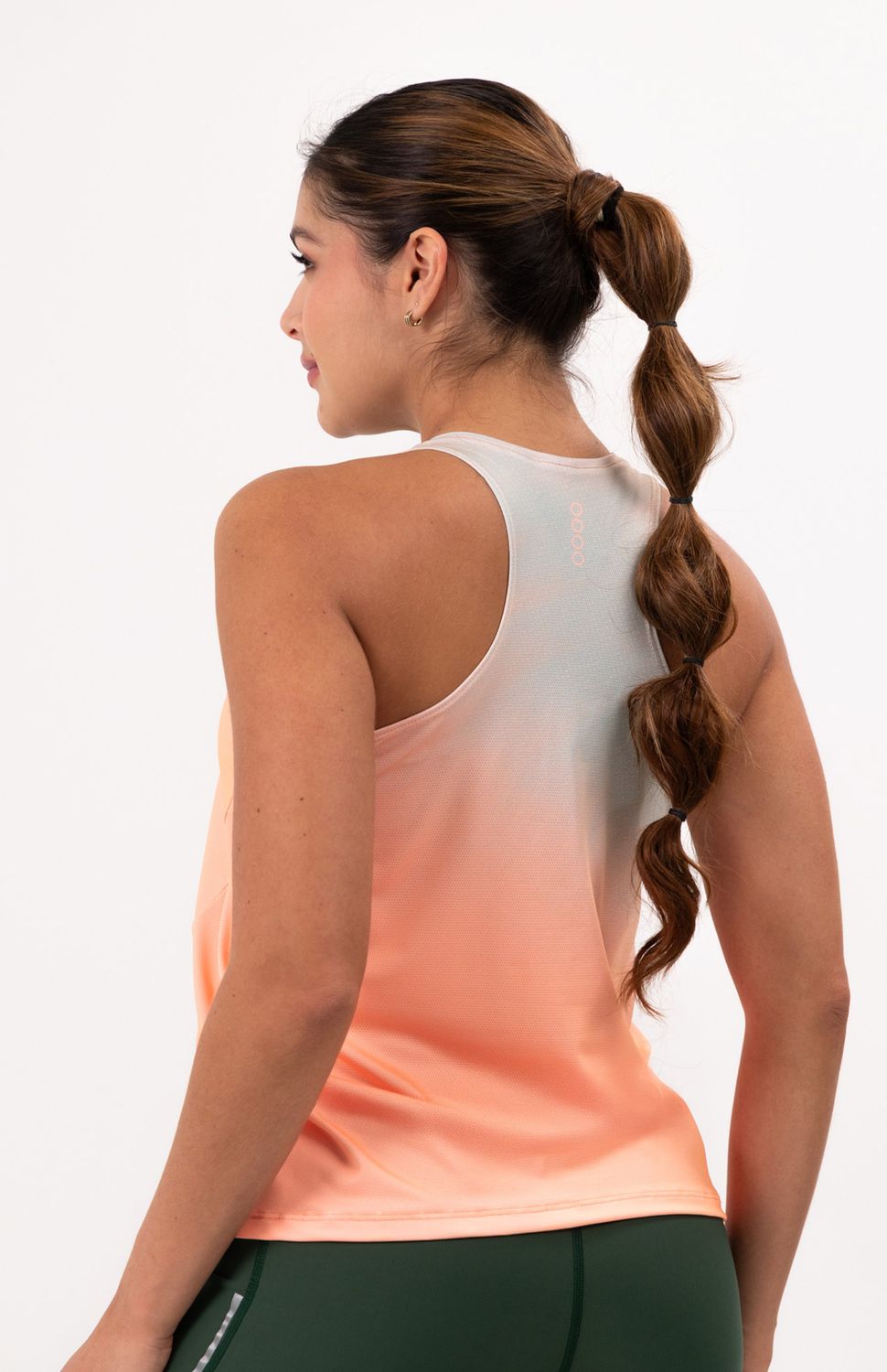 Camiseta sisa en tejido microperforado ultraliviano. Diseñada para máxima ventilación y comodidad mientras sumas Kms gracias a su tecnologia de secado rápido siempre estaras fresca, detalles reflectivos frontales
libertad total de movimiento.
Ideal para Gym, Running, Yoga y CrossFit.
 
 
 85000 
 true 
 765474163,574087863,573463925 
 https://video.wixstatic.com/video/02498f_87ad281b90ee40018ccba1ef52fd98ce/1080p/mp4/file.mp4