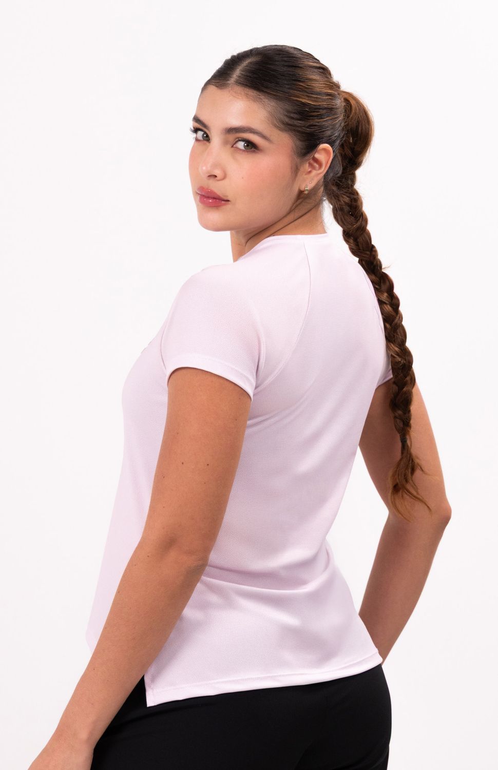 Corre sin límites con nuestra camiseta running manga corta ,gracias nuestro tejido microperforado de alta ventilación que mantiene tu cuerpo fresco mientras corres . Su fit semiajustado se adapta a tu movimiento sin restringir, ideal tambien para pesas o crossfit . su manga tiene un diseño exclusivo que se ajusta a el fit de tu cuerpo evitando rozaduras Material de secado rápido que distrubuye la humedad de manera uniforme ,reflectivos frontales para visibilidad extra en entrenamientos en exteriores y condiciones de baja visibilidad.
Ideal para: Gym, crossfit, running, entrenamiento funcional.
 
 
 85000 
 true 
 765474163,574087863,573463925 
 https://video.wixstatic.com/video/02498f_5a3d26c17c934181ad43e2c56d82a4dc/1080p/mp4/file.mp4