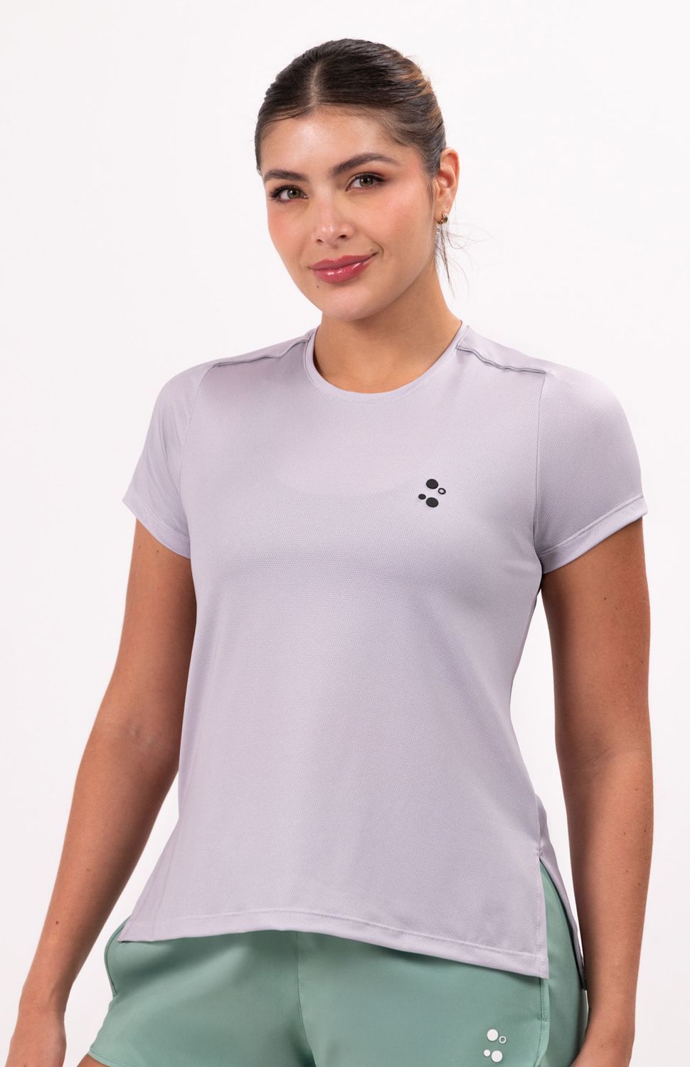 Corre sin límites con nuestra camiseta running manga corta ,gracias nuestro tejido microperforado de alta ventilación que mantiene tu cuerpo fresco mientras corres . Su fit semiajustado se adapta a tu movimiento sin restringir, ideal tambien para pesas o crossfit . su manga tiene un diseño exclusivo que se ajusta a el fit de tu cuerpo evitando rozaduras Material de secado rápido que distrubuye la humedad de manera uniforme ,reflectivos frontales para visibilidad extra en entrenamientos en exteriores y condiciones de baja visibilidad.
Ideal para: Gym, crossfit, running, entrenamiento funcional.
 
 
 85000 
 true 
 765474163,574087863,573463925 
 https://video.wixstatic.com/video/02498f_f9f42e3a2da548e49f4a3041925d1b5e/1080p/mp4/file.mp4