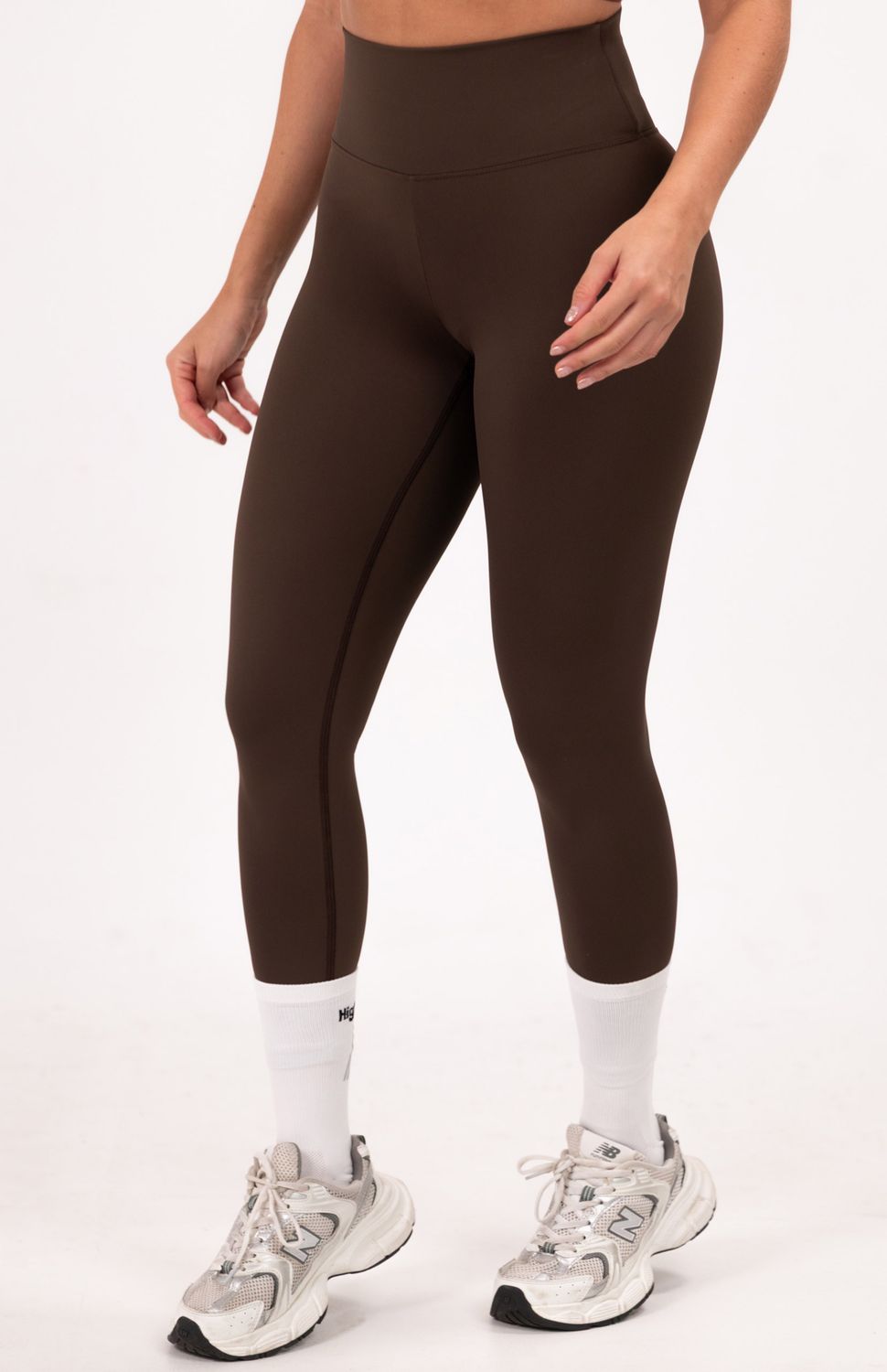 Los leggings esenciales para tus entrenamientos más intensos,diseñados con tela de alta resistencia que te brinda confianza total en cada movimiento. A prueba de squats-tela de alta densidad y resistencia que mantiene su forma sin importar qué tan profundo sea tu squat,tela compresiva de secado rápido que moldea,sostiene y elimina la humedad eficientemente,cintura alta con pretina ancha de para control abdominal y ajuste seguro sin resbalar,bolsillos laterales estratégicamente ubicados para llevar tu celular o llaves,máxima comodidad que se mueve contigo en sentadillas,estocadas y cualquier ejercicio.
Ideales para entrenamientos de pierna, yoga, pilates o cualquier actividad de alto impacto.Entrena con total seguridad y confianza en cada repetición.
105000
true
765474163,574087863,573463925
https://video.wixstatic.com/video/02498f_cd9f9f6fca854d9f90159379a4b0a3dd/1080p/mp4/file.mp4