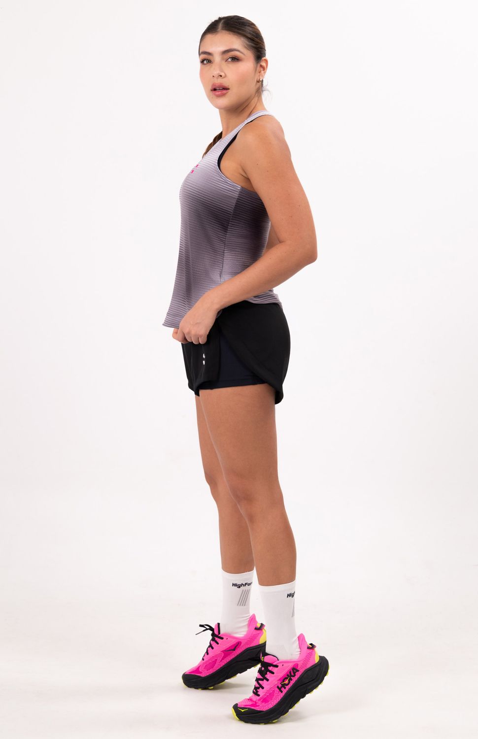 El aliado perfecto para tus entrenamientos.Este short combina rendimiento y funcionalidad en un diseño pensado para corredoras exigentes.Gracias a el boxer compresivo integrado que brinda soporte muscular y reduce la vibración y bolsillos laterales diseñados para llevar tu celular de forma segura,tela liviana antifluido de secado rápido, bolsillo posterior con cierre para tus llaves o tarjetas, aberturas laterales que mejoran la amplitud de movimiento en cada zancada y detalles reflectivos para mayor visibilidad y seguridad.
Ideal para entrenamientos intensos, carreras largas o sesiones de velocidad.Comodidad, soporte y practicidad en cada kilómetro
 
 "https://static.wixstatic.com/media/02498f_fece0cc60e7e4b1ca758a26ba47bb22f~mv2.jpg" 
 110000 
 true 
 765474163,574087863,573463925 
 https://video.wixstatic.com/video/02498f_767a04737881442f99650e9b808ce8ab/1080p/mp4/file.mp4