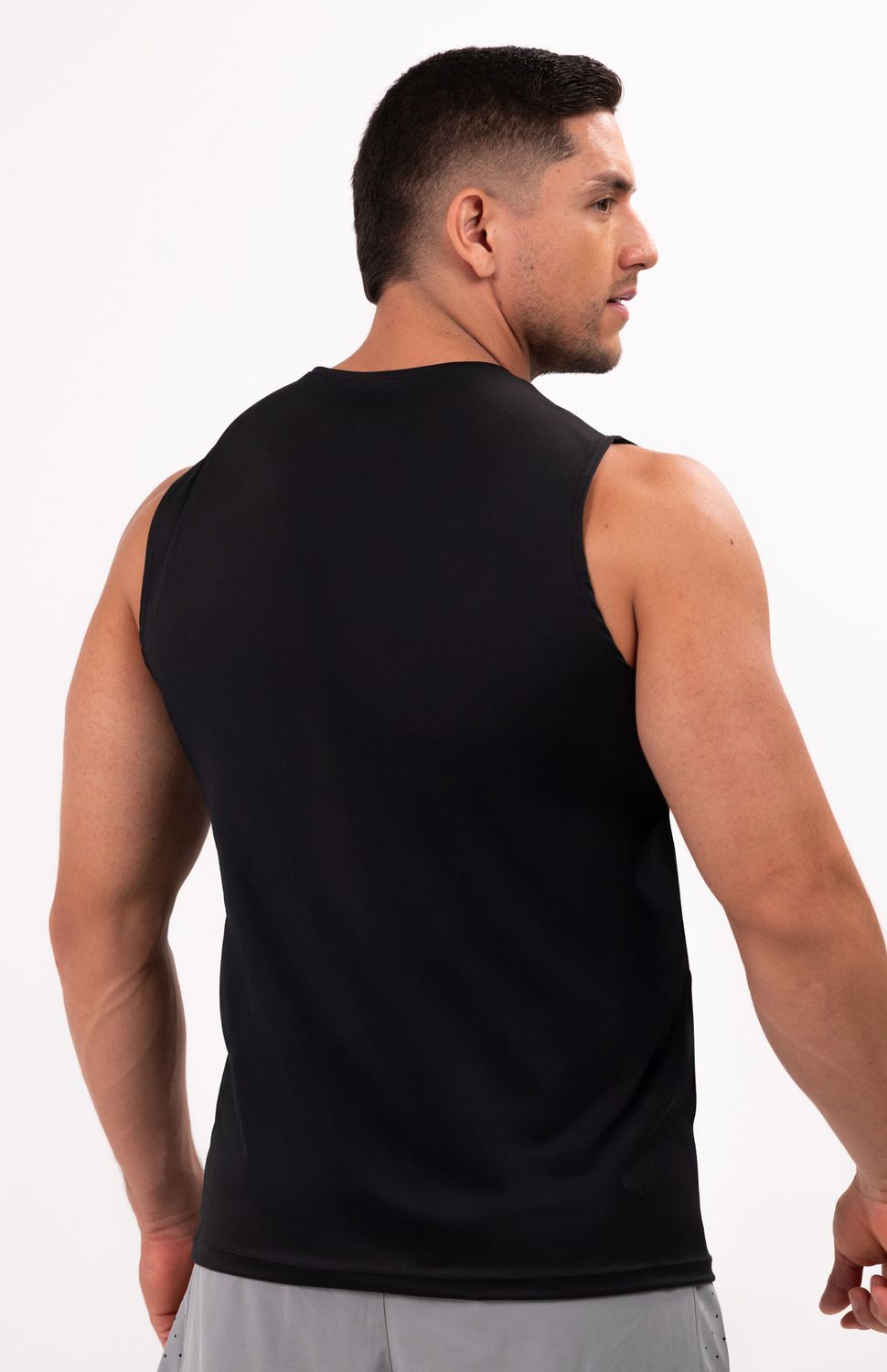 Entrena sin límites con nuestra camiseta running ,gracias nuestro tejido microperforado de alta ventilación que mantiene tu cuerpo fresco mientras corres. Su fit semiajustado se adapta a tu movimiento sin restringir, ideal tambien para pesas o crossfit . Material de secado rápido que distribuye la humedad de manera uniforme ,reflectivos frontales para visibilidad extra en entrenamientos en exteriores y condiciones de baja visibilidad.
Ideal para: Gym, Crossfit, Running, Entrenamiento funcional.
 
 "https://static.wixstatic.com/media/02498f_5df65aa0f4af467dac1d02d941c63cc5~mv2.jpg" 
 86000 
 true 
 765474163,574087863,573463925