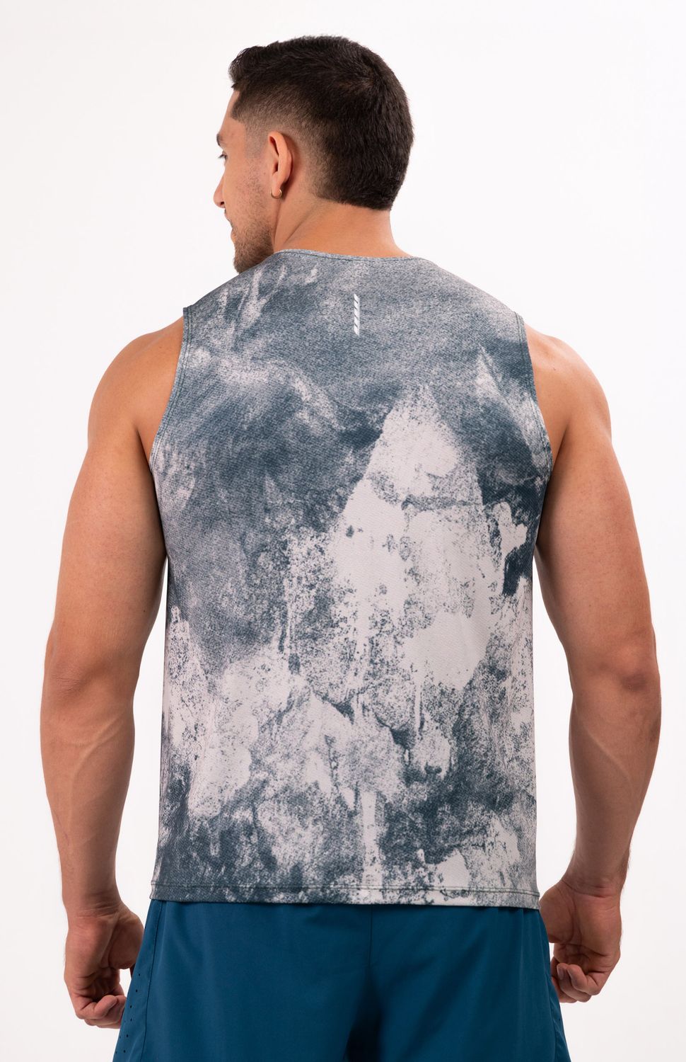 Entrena sin límites con nuestra camiseta running ,gracias nuestro tejido microperforado de alta ventilación que mantiene tu cuerpo fresco mientras corres. Su fit semiajustado se adapta a tu movimiento sin restringir, ideal tambien para pesas o crossfit . Material de secado rápido que distribuye la humedad de manera uniforme ,reflectivos frontales para visibilidad extra en entrenamientos en exteriores y condiciones de baja visibilidad.
Ideal para: Gym, Crossfit, Running, Entrenamiento funcional.
 
 "https://static.wixstatic.com/media/02498f_5df65aa0f4af467dac1d02d941c63cc5~mv2.jpg" 
 86000 
 true 
 765474163,574087863,573463925