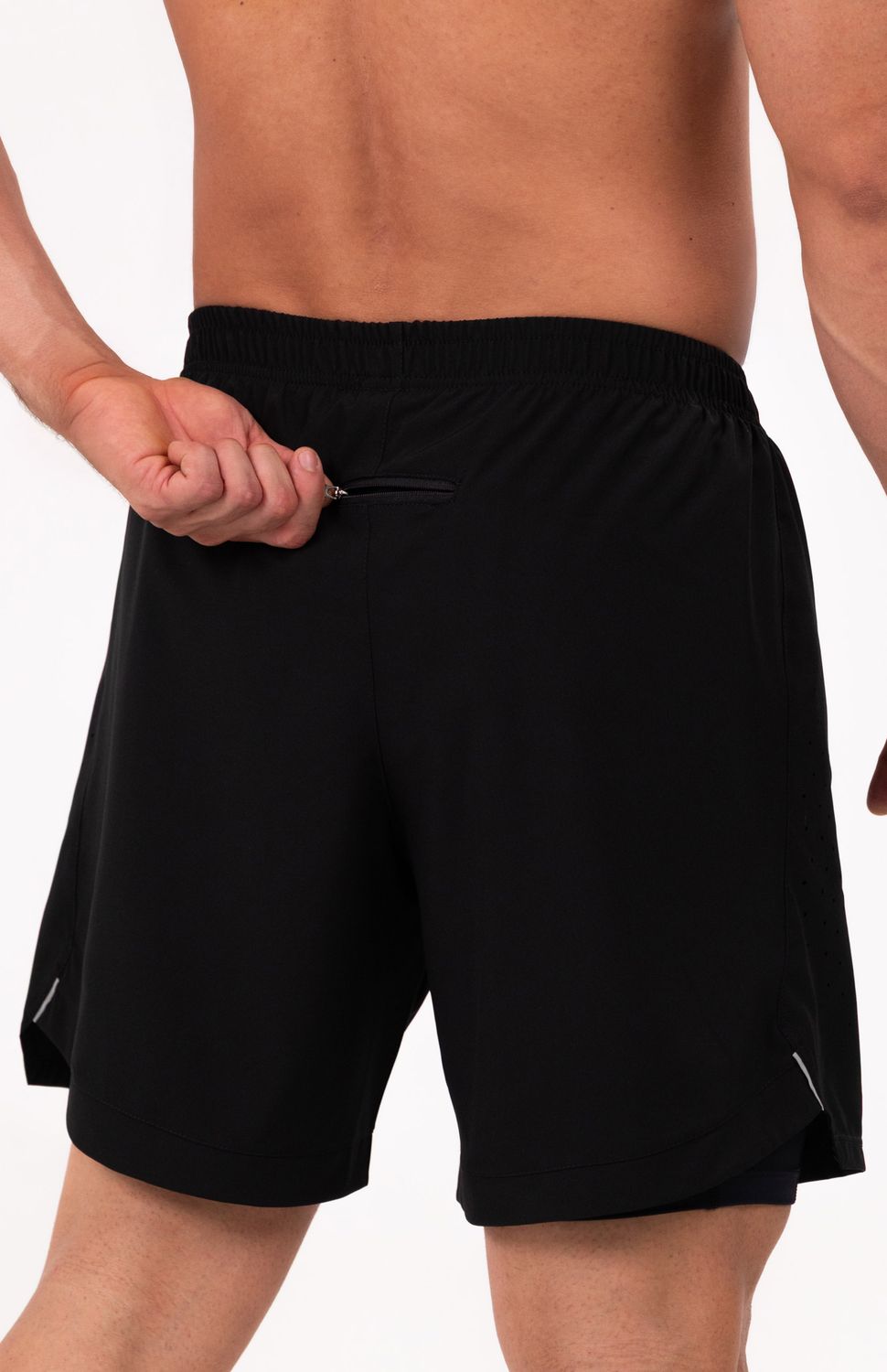 Pantaloneta de alto rendimiento que combina comodidad y tecnología en una sola prenda. Incluye boxer interno de compresión que proporciona soporte muscular y reduce la fricción durante el ejercicio, tejido liviano de secado, largo sobre la rodilla para óptima movilidad, elongación mecánica para movimientos sin restricciones, perforaciones con tecnología láser para máxima ventilación y bolsillo posterior con cierre seguro para objetos personales.
Ideal para Running, Gym , Entrenamientos de alta intensidad donde necesitas soporte, ventilación y almacenamiento seguro.
 
 "https://static.wixstatic.com/media/02498f_644de4f016ac45618a898e6a1e386546~mv2.jpg" 
 110000 
 true 
 765474163,574087863,573463925