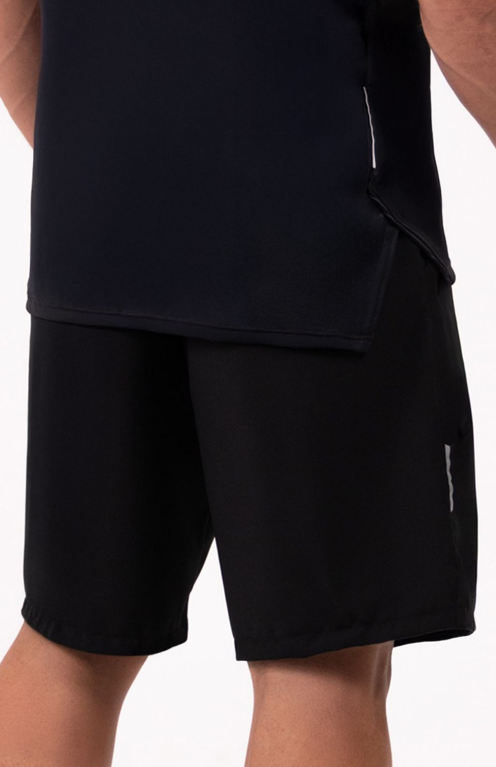 Libertad de movimiento sin peso extra. Esta pantaloneta Highforce combina tecnología de secado rápido con diseño ultraliviano para que nada te detenga. Su pretina elástica con cordón ajustable se adapta perfectamente a tu cuerpo, mientras que los bolsillos laterales mantienen tus objetos seguros. Lista para entrenar cuando tú lo estés.
 
 
 90000 
 true 
 765474163,574087863,573463925