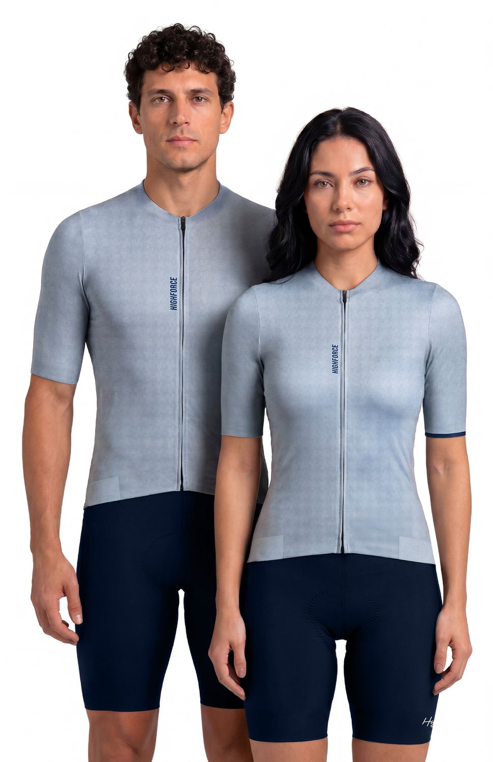 Jersey de Ciclismo Ultralight 3.0 Unisex Highforce Manga Montada
Diseñado específicamente para el ciclismo de ruta o montaña,esta prenda de alto rendimiento ofrece una sensación de segunda piel.Al fusionar ligereza extrema con un ajuste aerodinámico profesional,es la opción definitiva para optimizar tu velocidad y frescura en cada kilómetro.
• Peso Ultraliviano e Innovación:Confeccionado con un tejido técnico ultraliviano que reduce el peso al mínimo sin perder durabilidad.
• Máxima Transpirabilidad:Tecnología de secado rápido y una distribución eficiente del sudor.
• Ajuste Pro Unisex:Silueta aerodinámica que se adapta perfectamente a la anatomía de hombres y mujeres.
• Protección Solar:Textil técnico inteligente con protección UV integrada para rutas largas bajo el sol.
• Almacenamiento Funcional:Tres bolsillos traseros optimizados que no se bajan ni pierden la forma cuando están llenos.
 
 
 160000 
 true 
 702346485,574087863,686525704