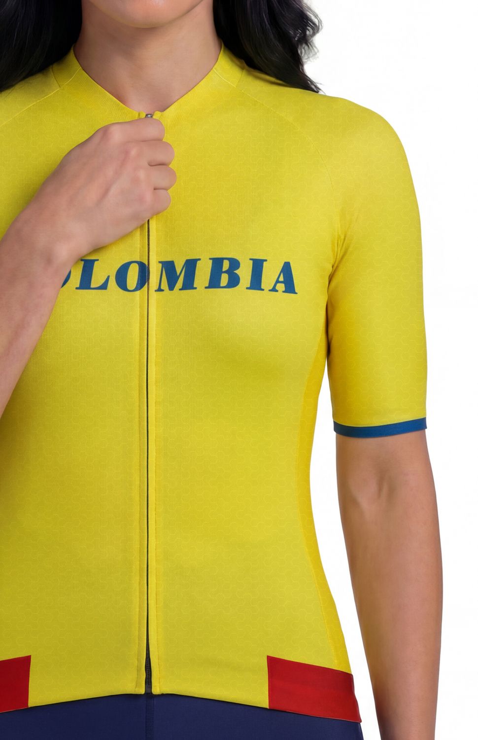 Lleva la pasión del ciclismo colombiano a otro nivel. El nuevo jersey de ciclismo edición especial Colombia fusiona un diseño de identidad premium con la más alta tecnología en ropa de ciclismo de alto rendimiento. Diseñado para ofrecer aerodinámica, máxima transpirabilidad y un ajuste pro, es la prenda perfecta tanto para subir los puertos más exigentes como para tus rutas de fondo diarias.

Rendimiento y Aerodinámica: Ajuste de compresión anatómica tipo pro fit que reduce la resistencia al viento, ideal para ciclismo de ruta y entrenamientos intensos.

Gestión de Humedad Avanzada: Confeccionado con tejidos técnicos inteligentes de secado rápido que garantizan una óptima transpirabilidad, manteniendo al ciclista fresco y seco bajo cualquier condición climática.

Protección y Confort: Textil ligero con protección solar UV integrada y costuras planas que evitan la fricción en recorridos de larga distancia.

Almacenamiento Seguro: Tres bolsillos traseros reforzados de fácil acceso para llevar geles, herramientas o el celular con total estabilidad.

Detalles de Seguridad: Bandas reflectantes estratégicamente ubicadas para mejorar la visibilidad en rutas matutinas o de baja luz. 
 
 160000 
 true 
 702346485,574087863,686525704