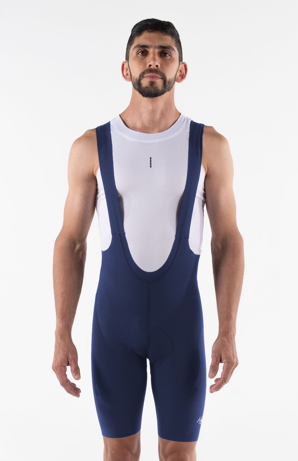 PANTALONETA DE CICLISMO ADVANCE SIN COSTURAS HOMBRE HIGHFORCE 
Lleva tus límites más lejos con la nueva licra de ciclismo advance.Diseñada para ciclistas que exigen el máximo confort en rutas de larga distancia, esta prenda de ciclismo premium combina un ajuste de alta compresión con tecnología textil de vanguardia.Es la aliada perfecta para reducir la fatiga muscular y garantizar una total libertad de movimiento en fondos de larga duración.
• Badana Italiana de Élite:Incorpora una badana italiana con espuma de 3 densidades, garantizando una protección óptima y soporte anatómico para recorridos de 9 horas.
• Tejido Compresivo Antifatiga:Confeccionada con textiles de alta tecnología que brindan soporte muscular localizado, mejorando la circulación y ayudando a evitar la fatiga muscular en entrenamientos intensos.
• Tecnología de Rápido Secado y Antimicrobial: Tecnologia con control de humedad que asegura un secado rápido y propiedades antimicrobiales que evitan la proliferación de bacterias y malos olores.
• Tirantas Ergonómicas:Tirantes antideslizantes que se adaptan perfectamente al torso sin generar puntos de presión ni rozaduras.
• Ajuste Antideslizante:Contorno de pierna siliconado que mantiene la prenda firmemente en su lugar, evitando desplazamientos incómodos durante el pedaleo.
• Ajuste Antideslizante:Contorno de pierna siliconado que mantiene la prenda firmemente en su lugar, evitando desplazamientos incómodos durante el pedaleo.
 
 320000 
 
 765476903,702363533,574078988