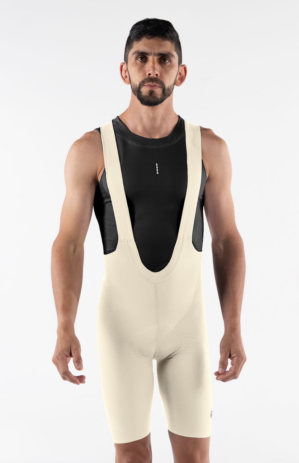 PANTALONETA DE CICLISMO ADVANCE SIN COSTURAS HOMBRE HIGHFORCE 
Lleva tus límites más lejos con la nueva licra de ciclismo advance.Diseñada para ciclistas que exigen el máximo confort en rutas de larga distancia, esta prenda de ciclismo premium combina un ajuste de alta compresión con tecnología textil de vanguardia.Es la aliada perfecta para reducir la fatiga muscular y garantizar una total libertad de movimiento en fondos de larga duración.
• Badana Italiana de Élite:Incorpora una badana italiana con espuma de 3 densidades, garantizando una protección óptima y soporte anatómico para recorridos de 9 horas.
• Tejido Compresivo Antifatiga:Confeccionada con textiles de alta tecnología que brindan soporte muscular localizado, mejorando la circulación y ayudando a evitar la fatiga muscular en entrenamientos intensos.
• Tecnología de Rápido Secado y Antimicrobial: Tecnologia con control de humedad que asegura un secado rápido y propiedades antimicrobiales que evitan la proliferación de bacterias y malos olores.
• Tirantas Ergonómicas:Tirantes antideslizantes que se adaptan perfectamente al torso sin generar puntos de presión ni rozaduras.
• Ajuste Antideslizante:Contorno de pierna siliconado que mantiene la prenda firmemente en su lugar, evitando desplazamientos incómodos durante el pedaleo.
• Ajuste Antideslizante:Contorno de pierna siliconado que mantiene la prenda firmemente en su lugar, evitando desplazamientos incómodos durante el pedaleo. 
 
 320000 
 
 765476903,702363533,574078988