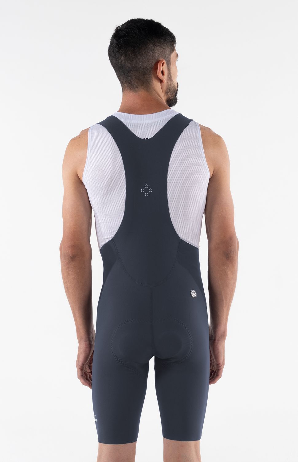 PANTALONETA DE CICLISMO ADVANCE SIN COSTURAS HOMBRE HIGHFORCE 
Lleva tus límites más lejos con la nueva licra de ciclismo advance.Diseñada para ciclistas que exigen el máximo confort en rutas de larga distancia, esta prenda de ciclismo premium combina un ajuste de alta compresión con tecnología textil de vanguardia.Es la aliada perfecta para reducir la fatiga muscular y garantizar una total libertad de movimiento en fondos de larga duración.
• Badana Italiana de Élite:Incorpora una badana italiana con espuma de 3 densidades, garantizando una protección óptima y soporte anatómico para recorridos de 9 horas.
• Tejido Compresivo Antifatiga:Confeccionada con textiles de alta tecnología que brindan soporte muscular localizado, mejorando la circulación y ayudando a evitar la fatiga muscular en entrenamientos intensos.
• Tecnología de Rápido Secado y Antimicrobial: Tecnologia con control de humedad que asegura un secado rápido y propiedades antimicrobiales que evitan la proliferación de bacterias y malos olores.
• Tirantas Ergonómicas:Tirantes antideslizantes que se adaptan perfectamente al torso sin generar puntos de presión ni rozaduras.
• Ajuste Antideslizante:Contorno de pierna siliconado que mantiene la prenda firmemente en su lugar, evitando desplazamientos incómodos durante el pedaleo.
• Ajuste Antideslizante:Contorno de pierna siliconado que mantiene la prenda firmemente en su lugar, evitando desplazamientos incómodos durante el pedaleo. 
 
 320000 
 
 765476903,702363533,574078988