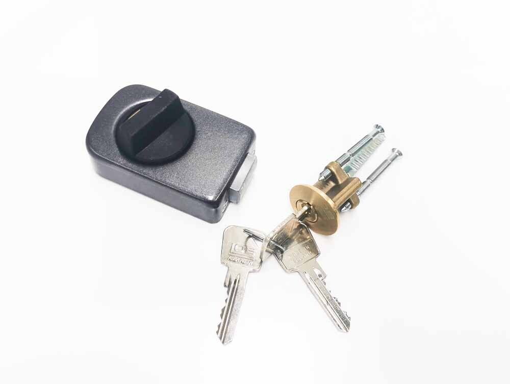 Container&#39;s manual lock