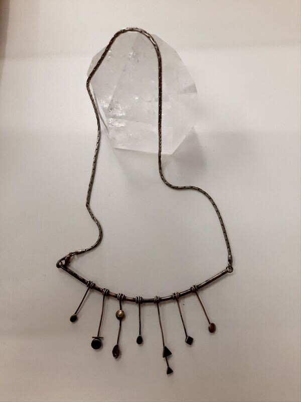 Sterling-Silber-Kette, ca. 56 cm lang, mit eingearbeiteten Onyxsteinchen