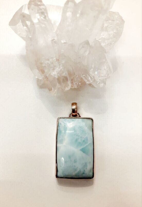 Larimar-Anhänger, Dominikanische Republik, 925-er Silber, 3,5 x 2,2 cm, Steindicke ca. 1,0 cm, Silberfassung ca. 0,8 cm