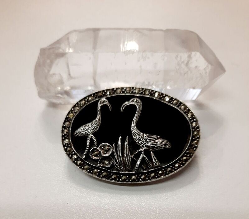 925er Silber Vintageschmuck,  entzückend schöne Brosche, Onyx, besetzt mit Markasiten, ca. 4,3 x 3,2 x 0,4 cm