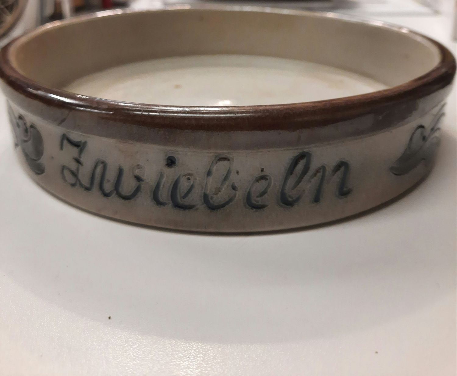 Zwiebelschale aus Echt Salzglasiertem Westerwälder Steinzeug, Gerharz & Manns
