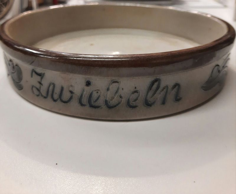 Zwiebelschale aus Echt Salzglasiertem Westerwälder Steinzeug, Gerharz & Manns