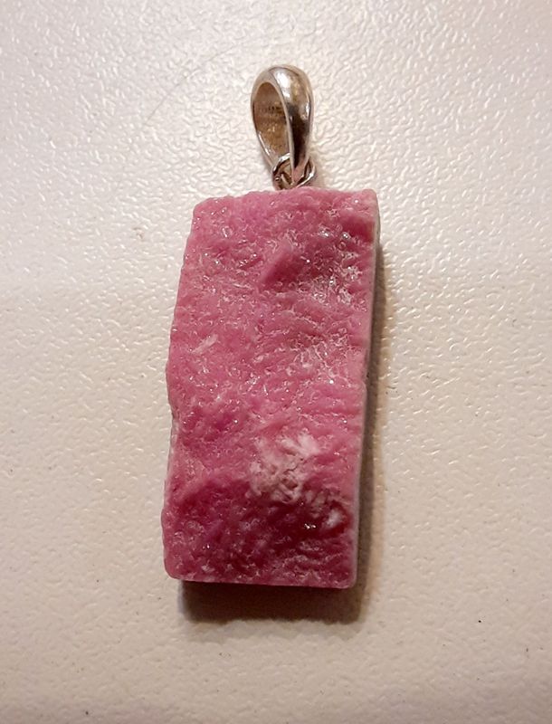 ​Bildschöner, charmanter, kleiner Kobalt-Calzit-Anhänger,  ca. 1,0 x 2,0 x 0, 4 cm 925-er Silber.
