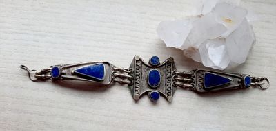 Altes, handgefertigtes Armband Lapislazulisteine