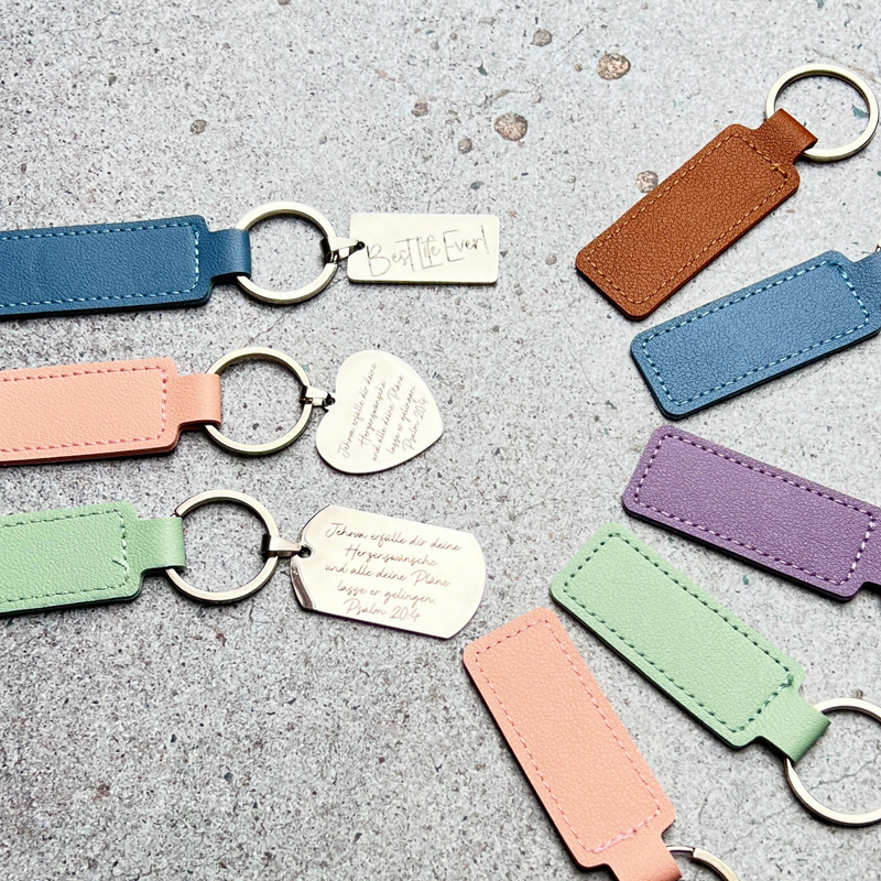 Schlüsselanhänger mit silbernem Tag / Geschenk JW