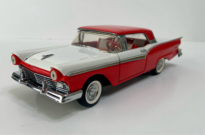 1957 Ford Skyliner - Scale of 1:24