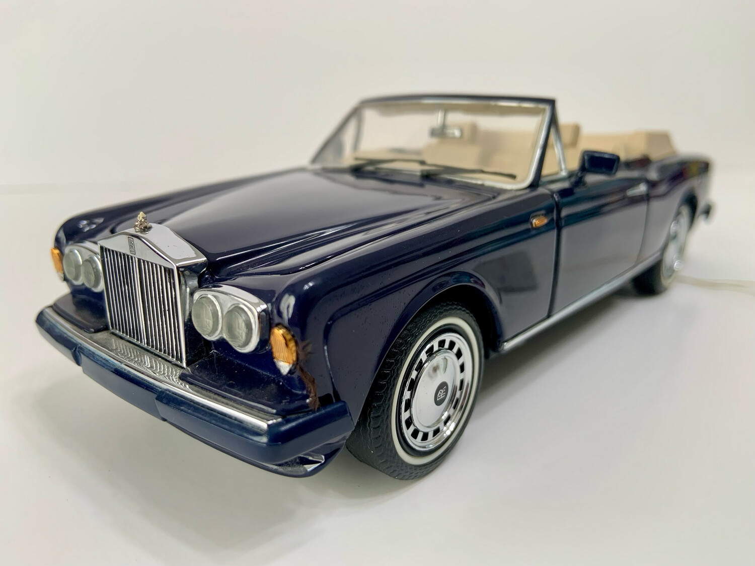 1993 Rolls Royce Corniche IV - Scale of 1:24 Diecast