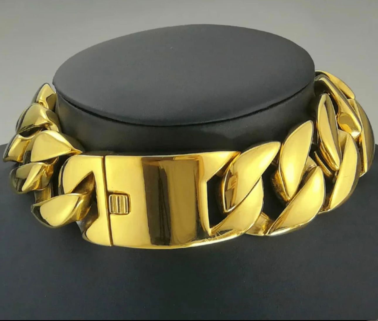 Royal Chain Reaction Choker
