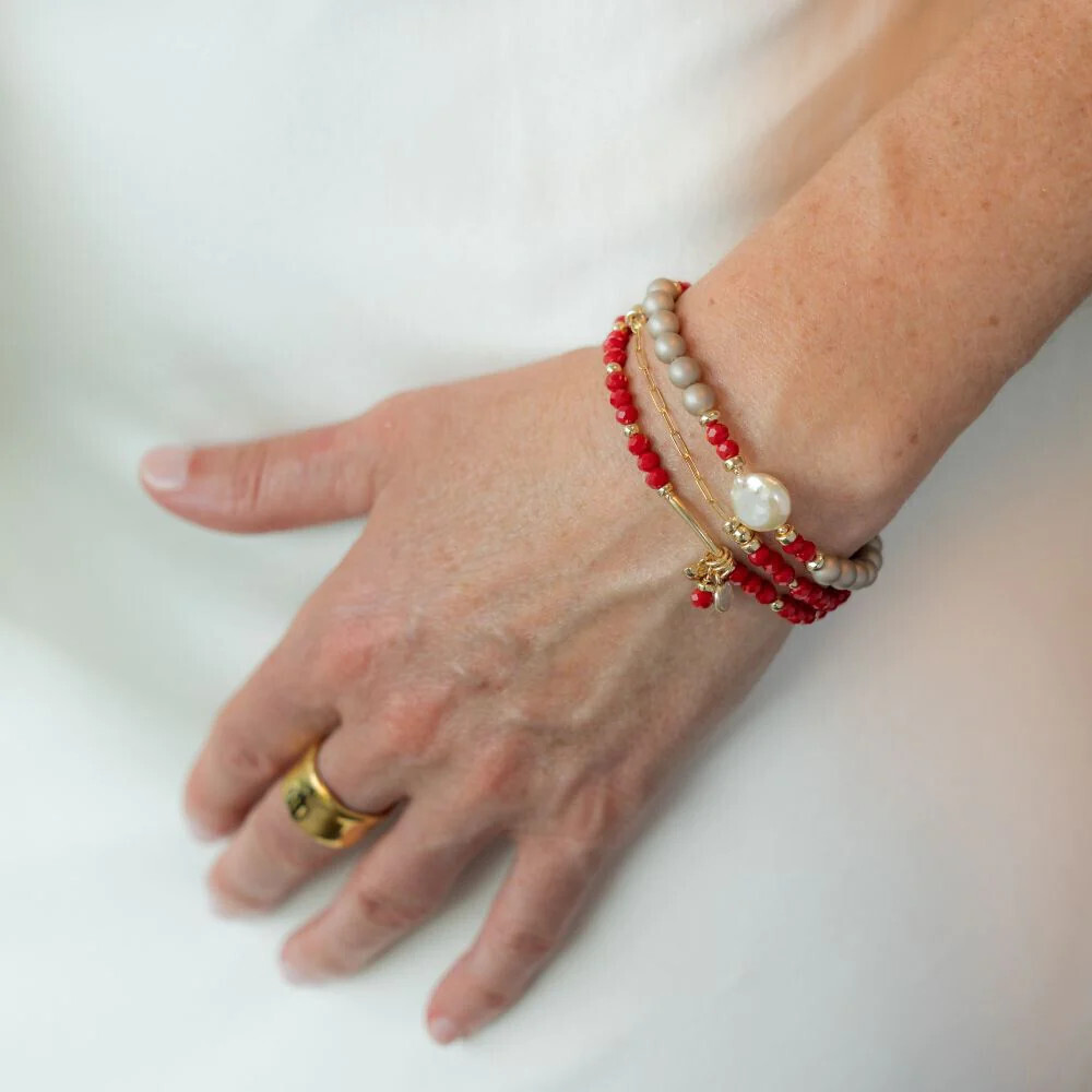 Beblue BBSURCAPTI-R-TS Gold Be Captivating Beige Pearl & Red Bead Bracelet - Twinkle & Shine