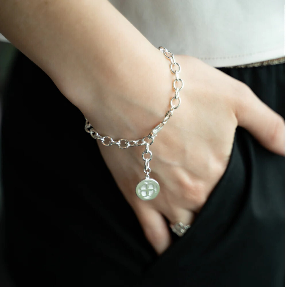 Beblue BBACCOM-SLV Silver Be Accomplished Chain & MOP Clover Pendant Bracelet - Essentials