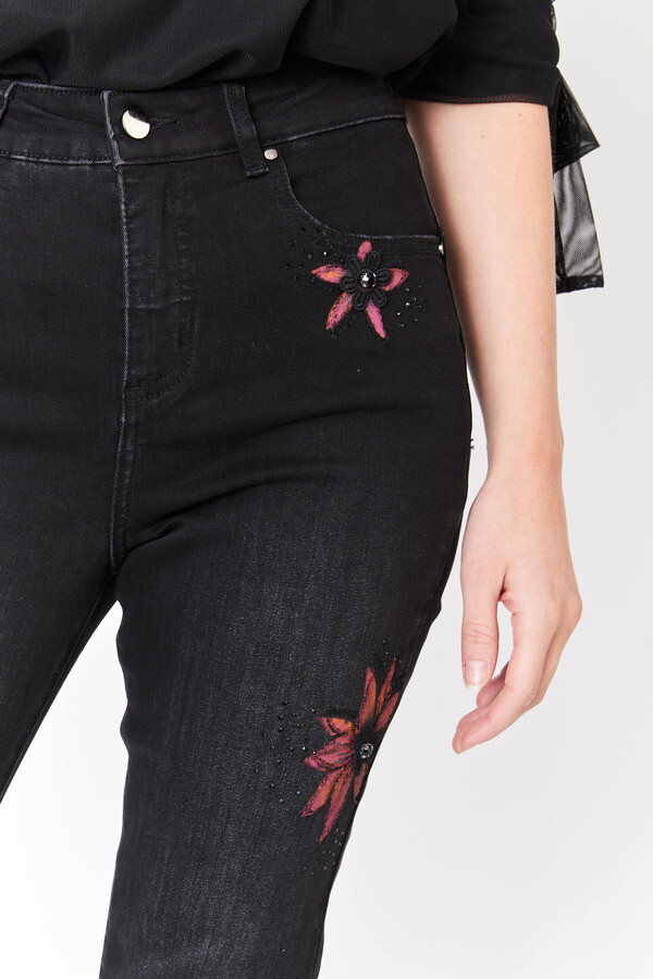 Frank Lyman 233886U Women's Embroidered Flower Jeans – Black- Magenta