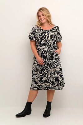 Kaffe Curve 10582158 Women's Short Sleeve Cala Dress – Black- White Graphic Paint