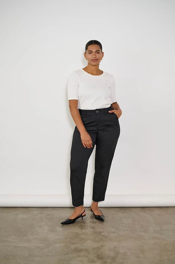 Kaffe Curve 10581546 Women's Leana Chino 7/8 Pants – Black Deep