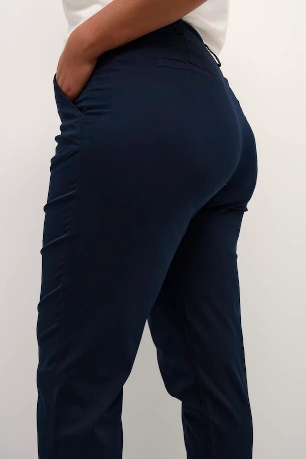 Kaffe Curve 10581546 Women's Leana Chino 7/8 Pants – Midnight Marine