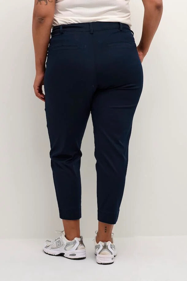 Kaffe Curve 10581546 Women's Leana Chino 7/8 Pants – Midnight Marine