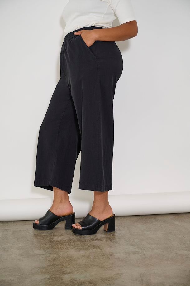 Kaffe Curve 10581488 Women's Nana Culotte Pants – Black Deep