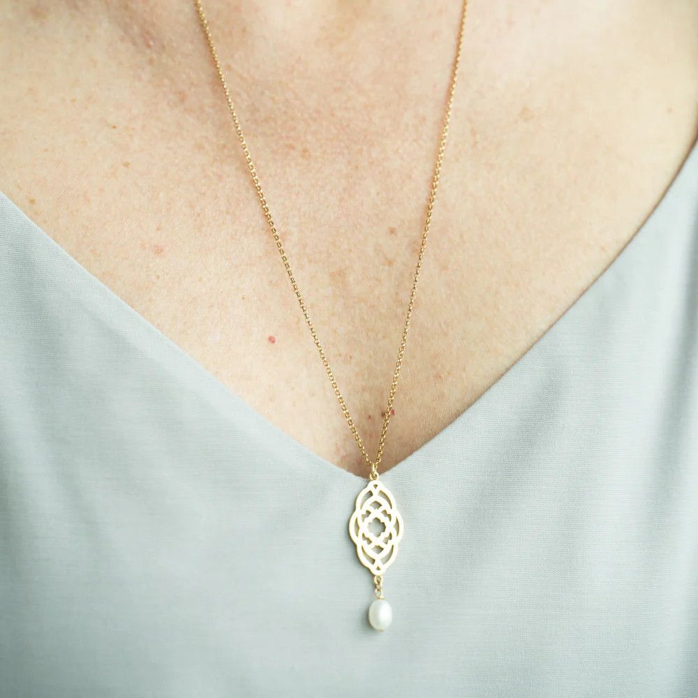 Beblue BCHSURCOSMO-GLD Gold Be Cosmopolitan & White Pearl Necklace - Essentials