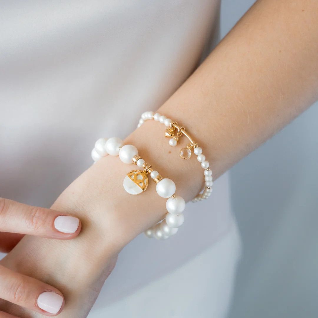 Beblue BBCELEB-GLD Gold Be Celebrated & White Pearl Charm Bracelet - Essentials