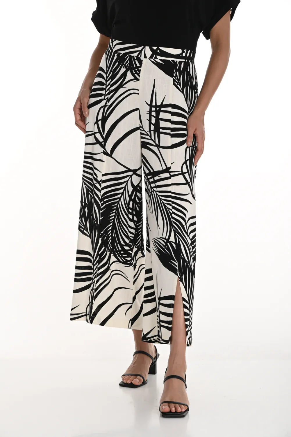 Frank Lyman 256200 Loose Pant Palm Print – Black Natural