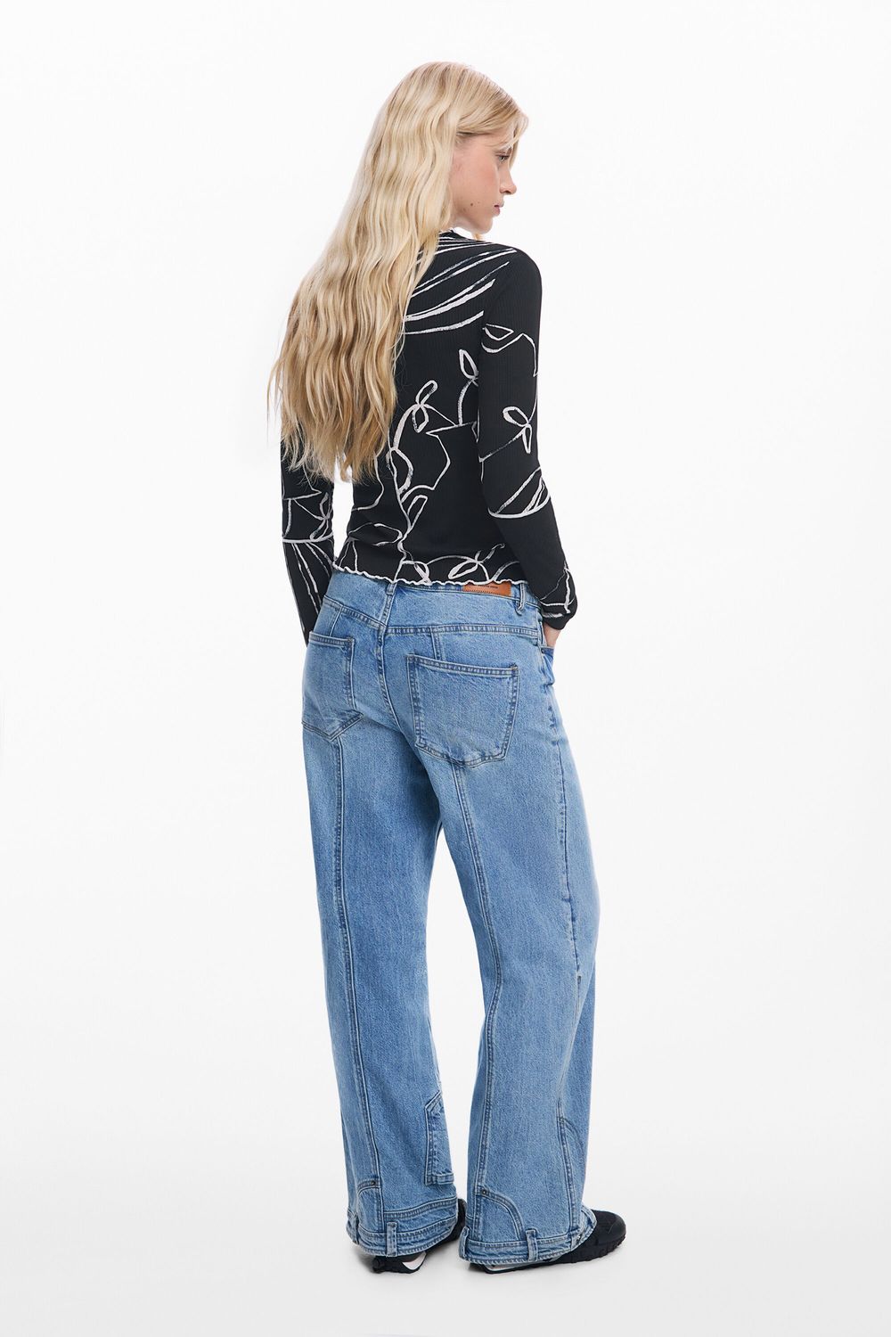 Desigual 25WWTK49/2000 Women's Long Sleeve Abstract Flower Vases Top – Black&off-White