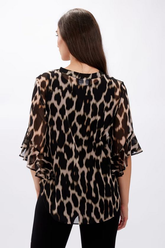Frank Lyman 254216 Women's Long Sleeve Leopard Knit V-Neck Top