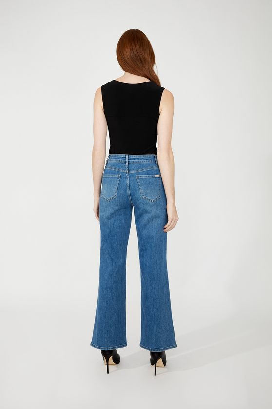 Frank Lyman 254978 Rhinestone Front Pockets Jeans