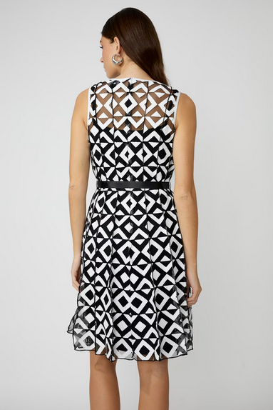 Frank Lyman 256434 Mesh Leatherette Slvless Dress – Black White