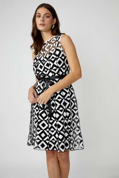 Frank Lyman 256434 Mesh Leatherette Slvless Dress – Black White