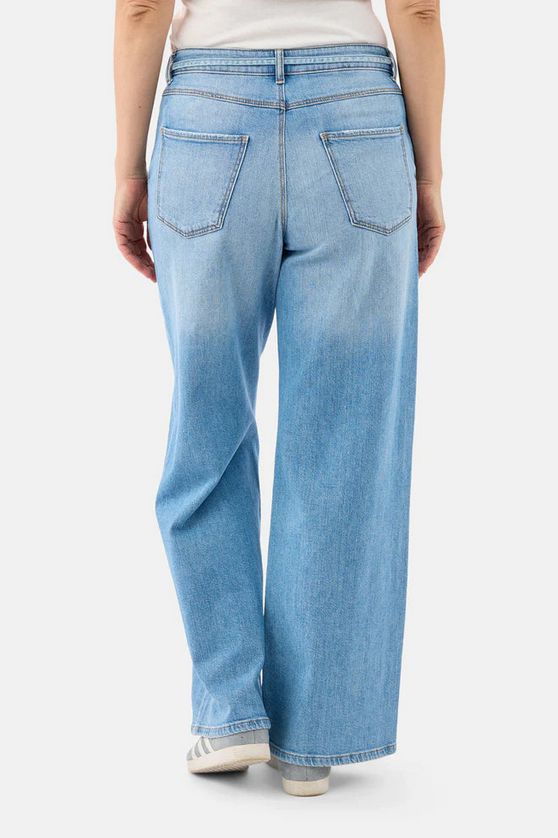 B. Copenhagen 220080 Women's Wide Leg & Light Wash Denim Jeans